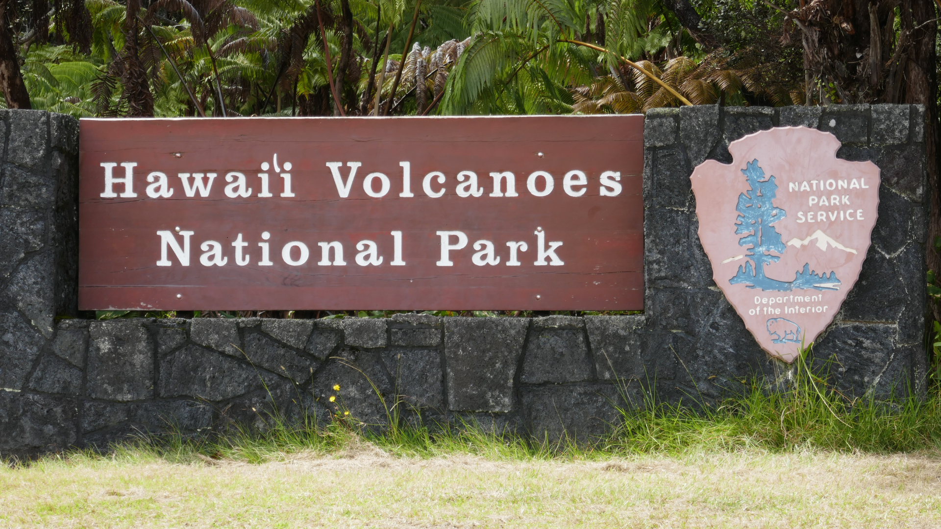 Hawaii Volcanoes National Park entrance sign
